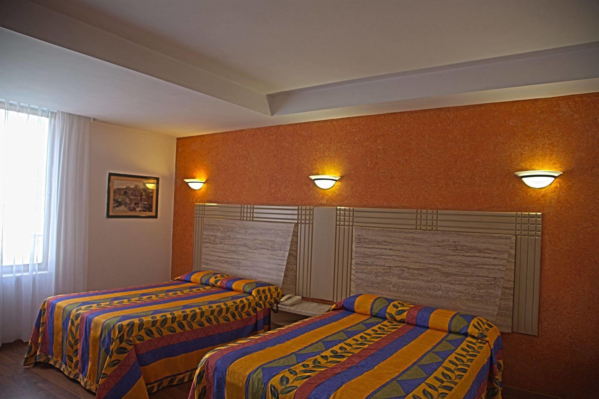 Hotel Cervantes Guadalajara Kültér fotó